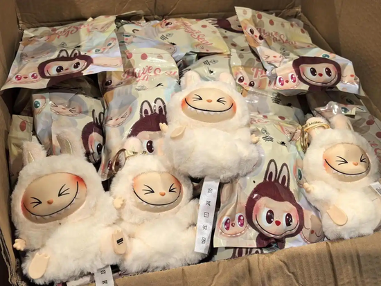 Labubu的假货产业链：(🖍)秘密全球发货，工厂谁也不能来看